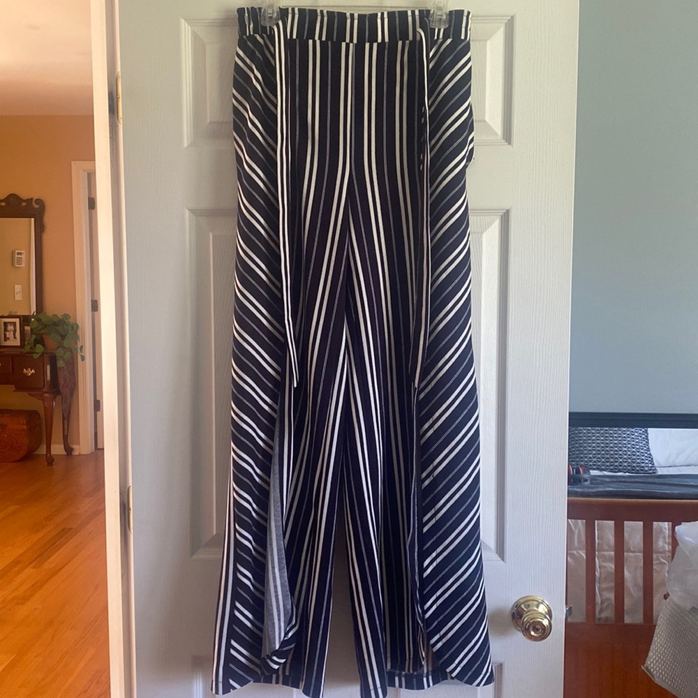 NWOT Akira XL Stretchy Pants